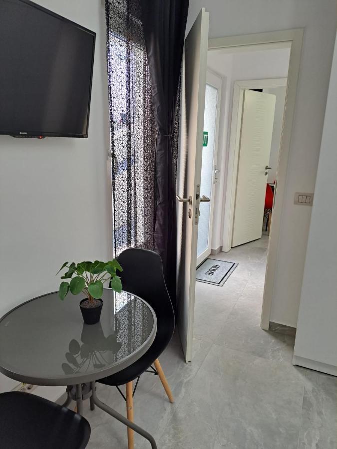 Kevin&Jessica Rooms Giarmata Екстер'єр фото